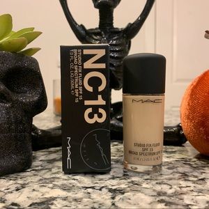 Mac Cosmetics Foundation NC13